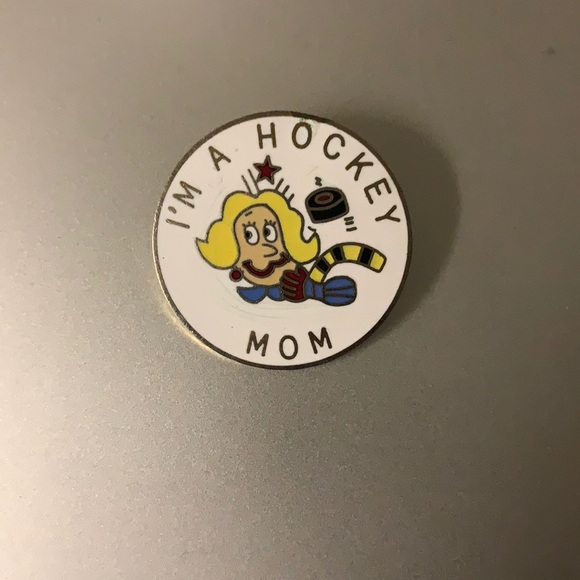 Vintage Hockey Mom pin free add on - Picture 1 of 1